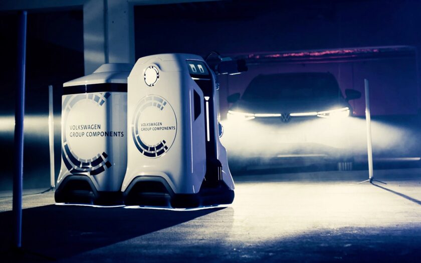 Мобильный зарядный робот Volkswagen с зарядным прицепом