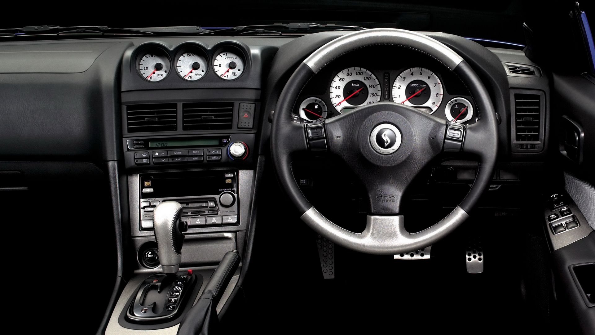 Торпедо Nissan Skyline GT Turbo Coupe