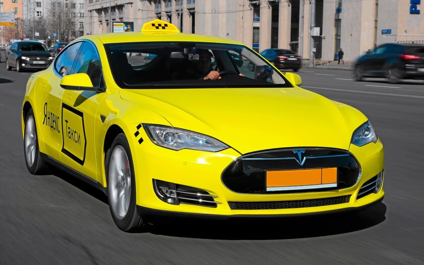 Tesla в Яндекс.Такси