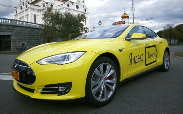 Tesla Model 3 в Яндекс.Такси