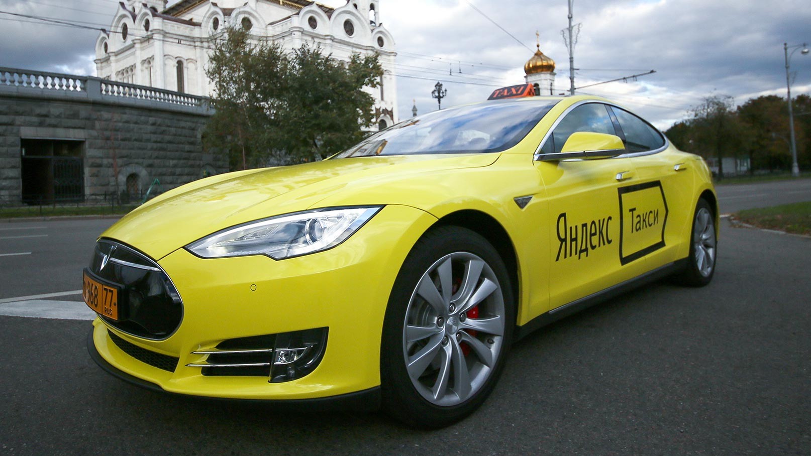 Tesla в Яндекс.Такси