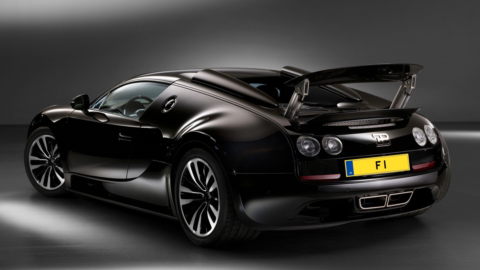 Иллюстрация: Bugatti Veyron Grand Sport Roadster с номером F1