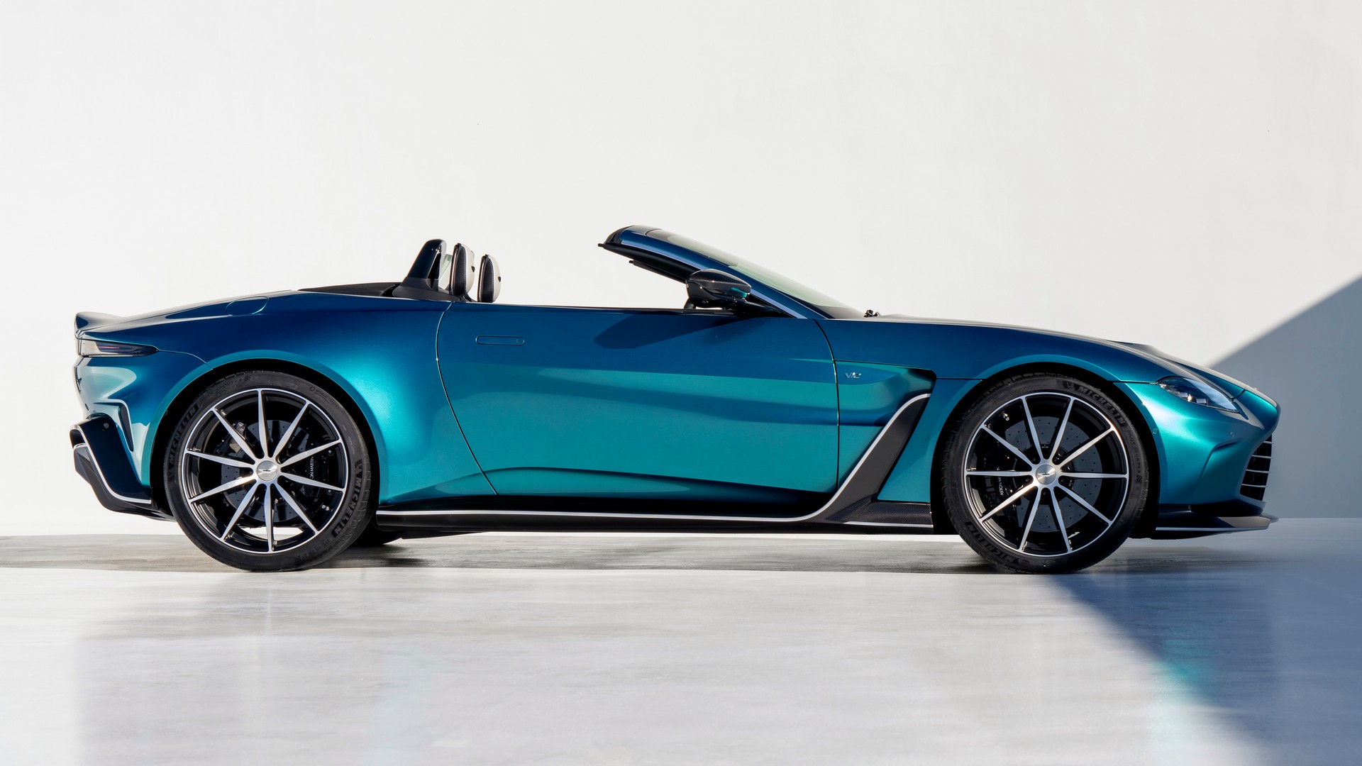 Aston Martin Roadster V12 Vantage