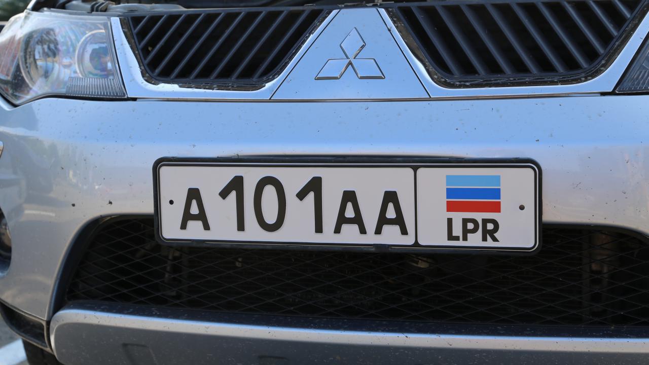 Автомобильный номер РФ с кодом региона LPR (Луганская народная республика)