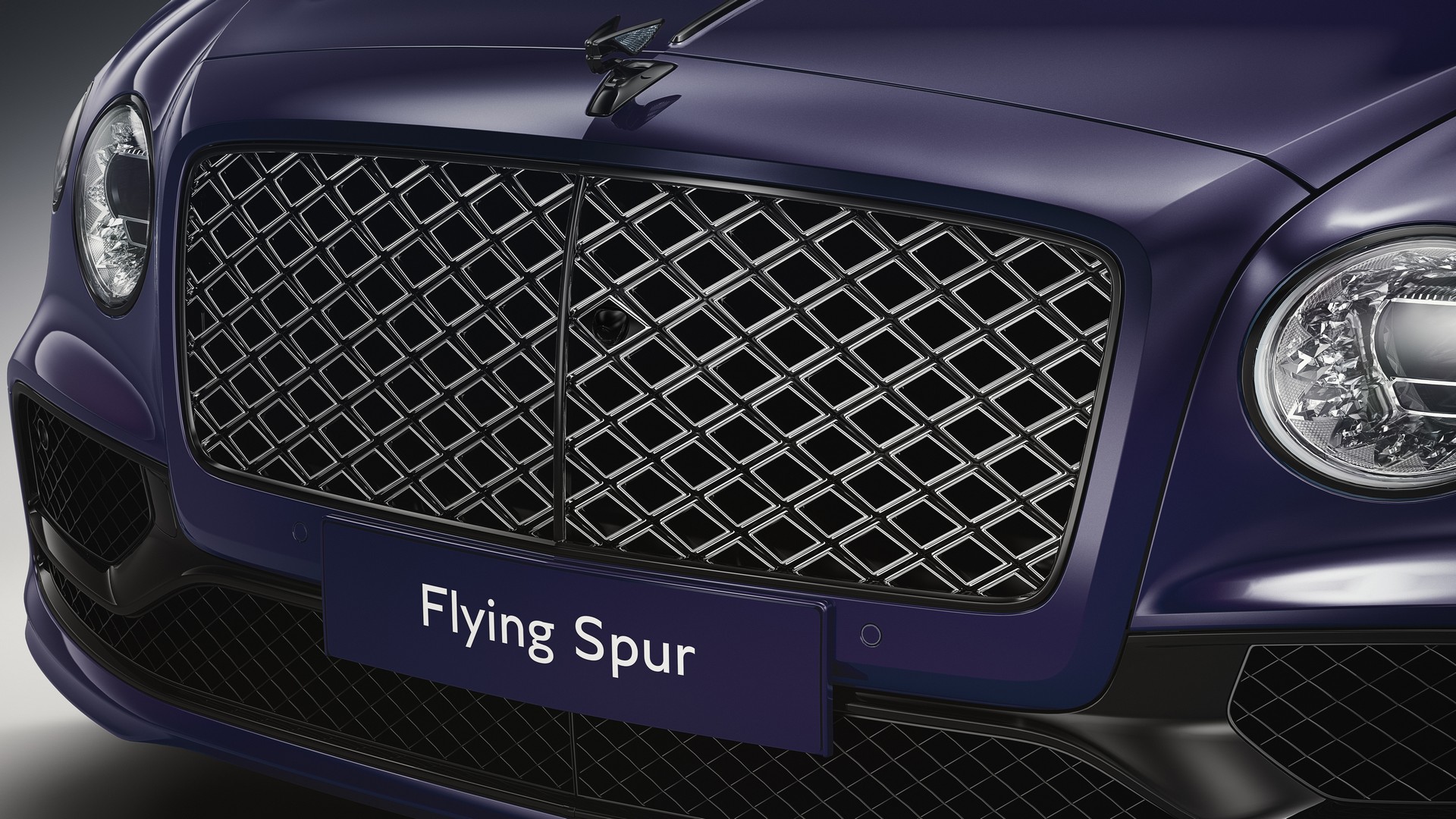 Детали Bentley Flying Spur Mulliner Blackline