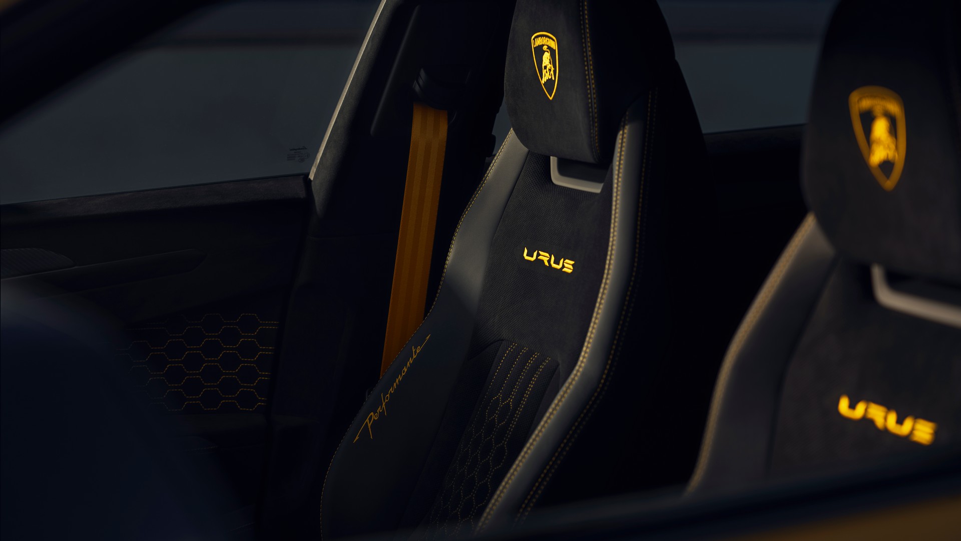 Салон Lamborghini Urus Performante