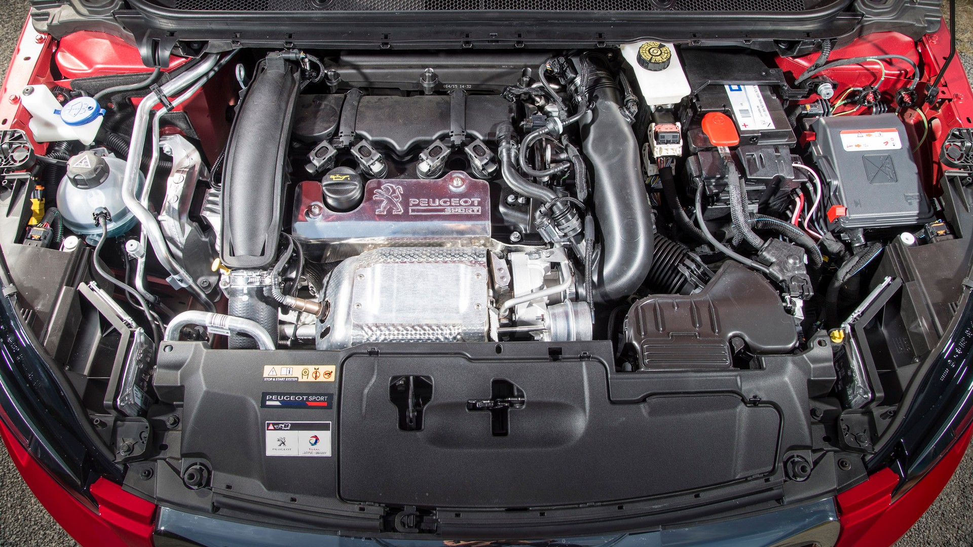 Конструктивная особенность Peugeot 308: первой придется отключать плюсовую клемму аккумулятора
