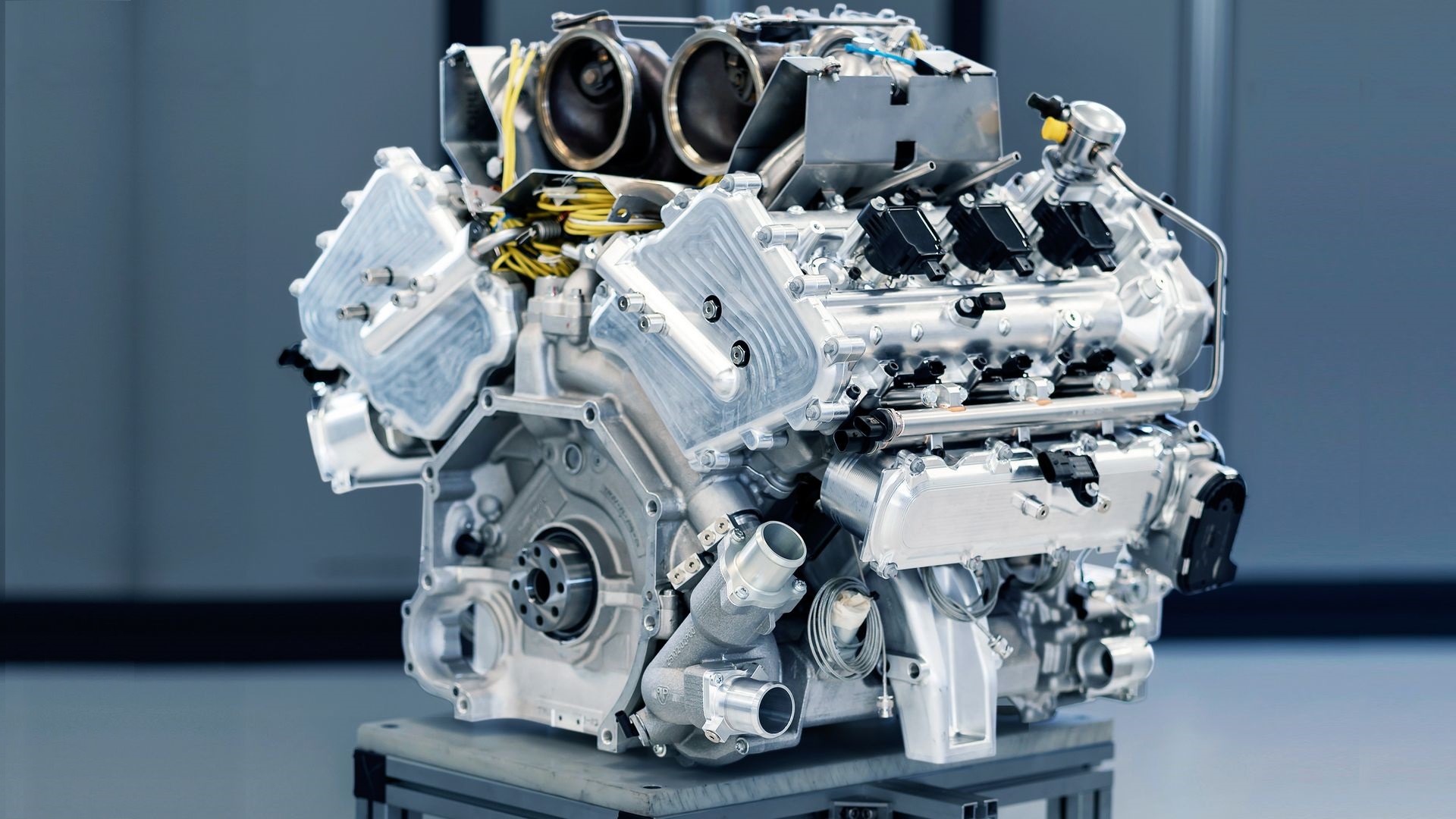 V6 3.0 двигатель Aston Martin