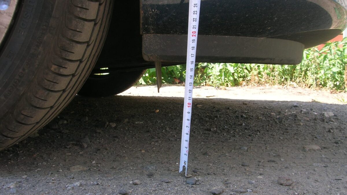 Измерение клиренса авто по переднему бамперу