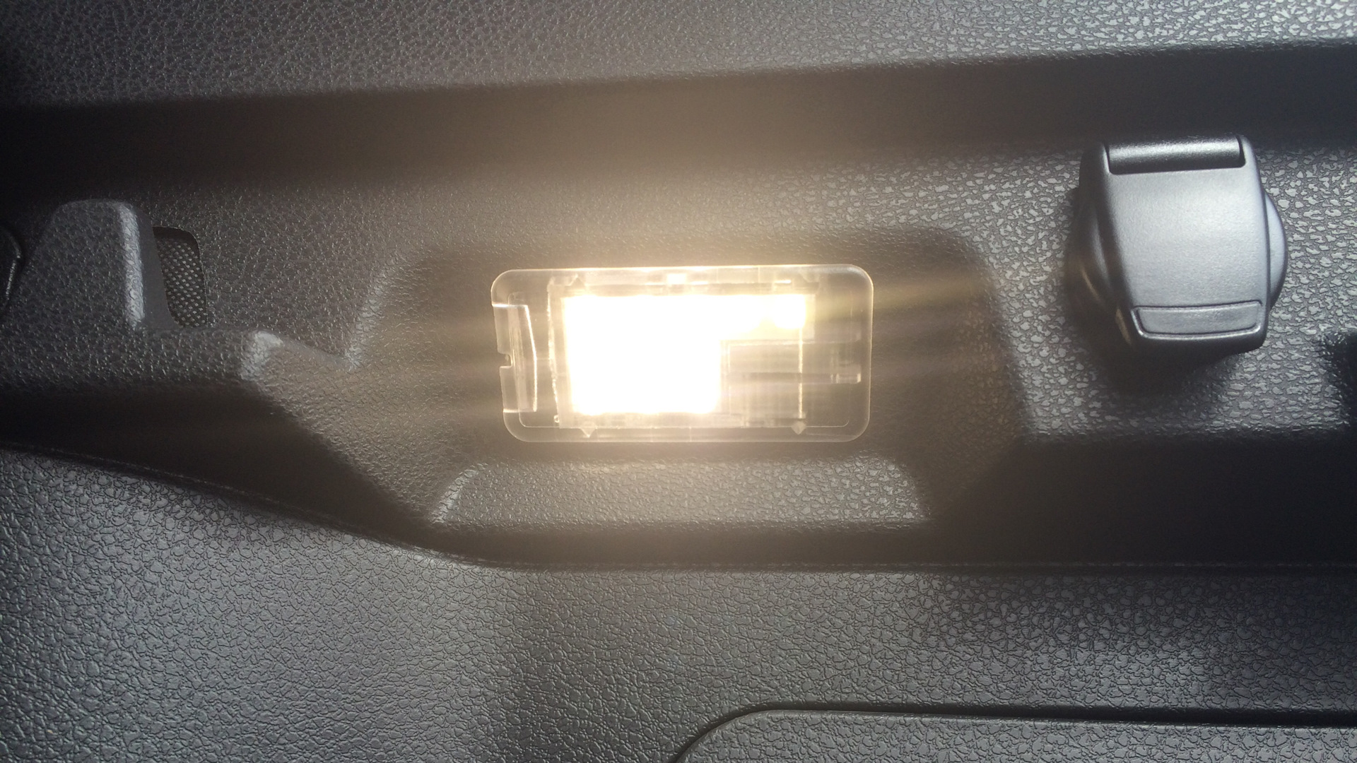 Подсветка багажника Lada Vesta NG