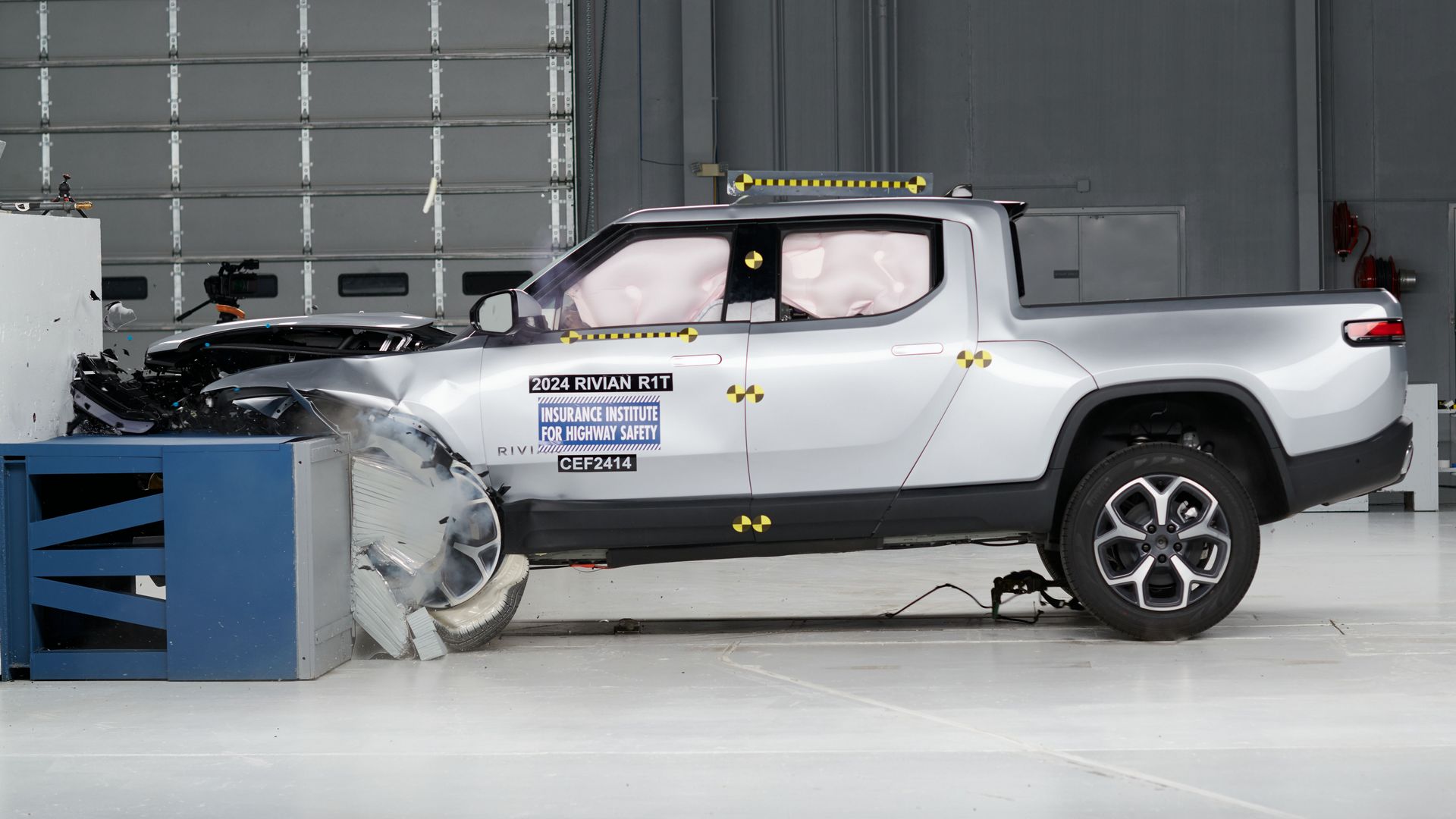 Краш-тест Rivian R1T: автомобиль получил высшую оценку за безопасность от IIHS